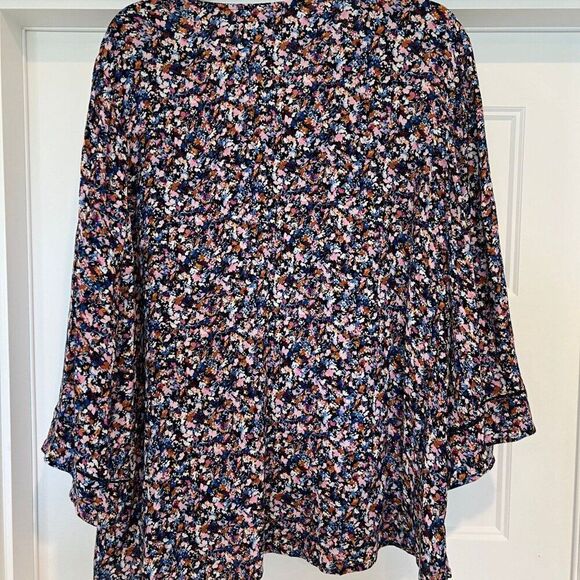 J Jill V-Neck Multicolor Floral Feminine Flowy 3/4 Flutter Sleeve Top Size Large - Picture 6 of 8